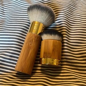 Tarte buffering brush and airbuki brush set